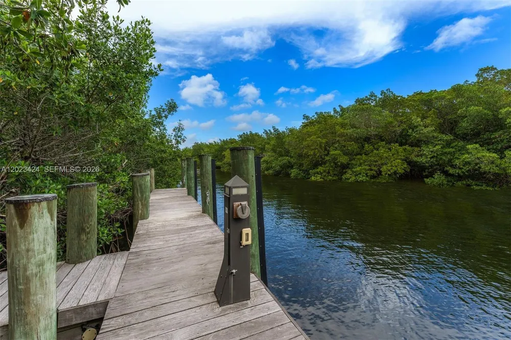 132 Paloma Dr, Coral Gables, FL 33143