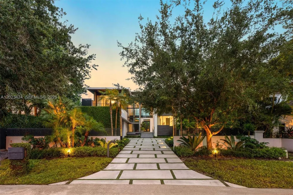 132 Paloma Dr, Coral Gables, FL 33143