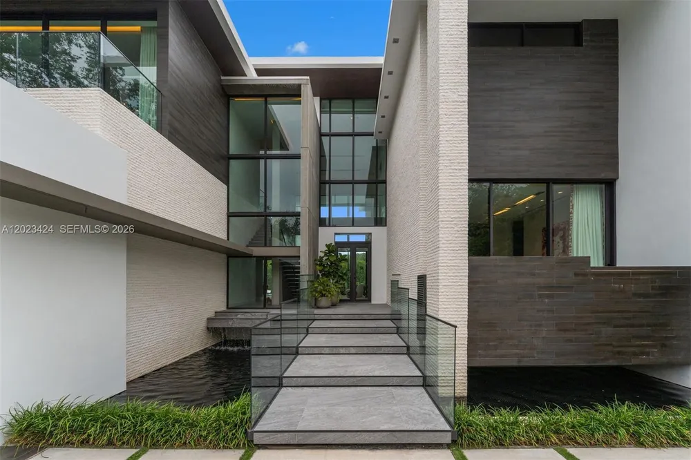 132 Paloma Dr, Coral Gables, FL 33143