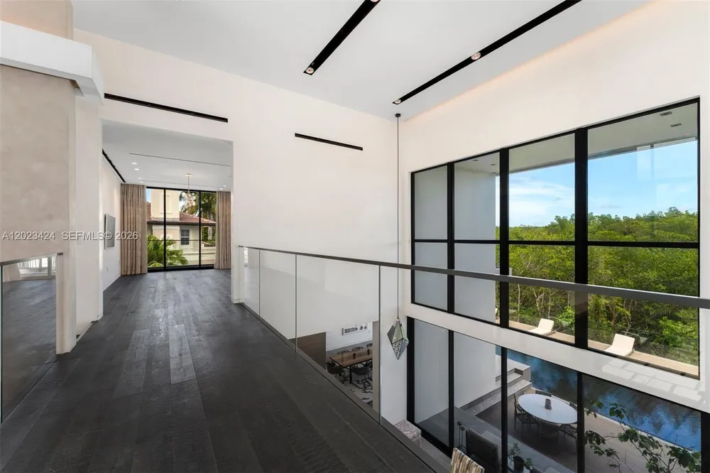 132 Paloma Dr, Coral Gables, FL 33143
