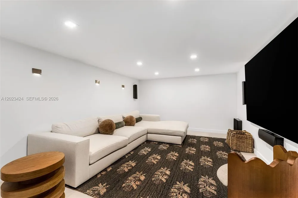 132 Paloma Dr, Coral Gables, FL 33143