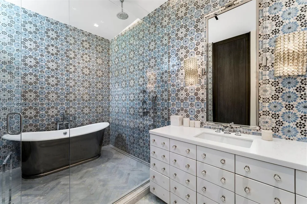 132 Paloma Dr, Coral Gables, FL 33143