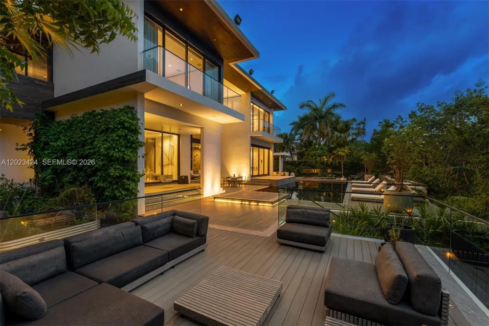 132 Paloma Dr, Coral Gables, FL 33143