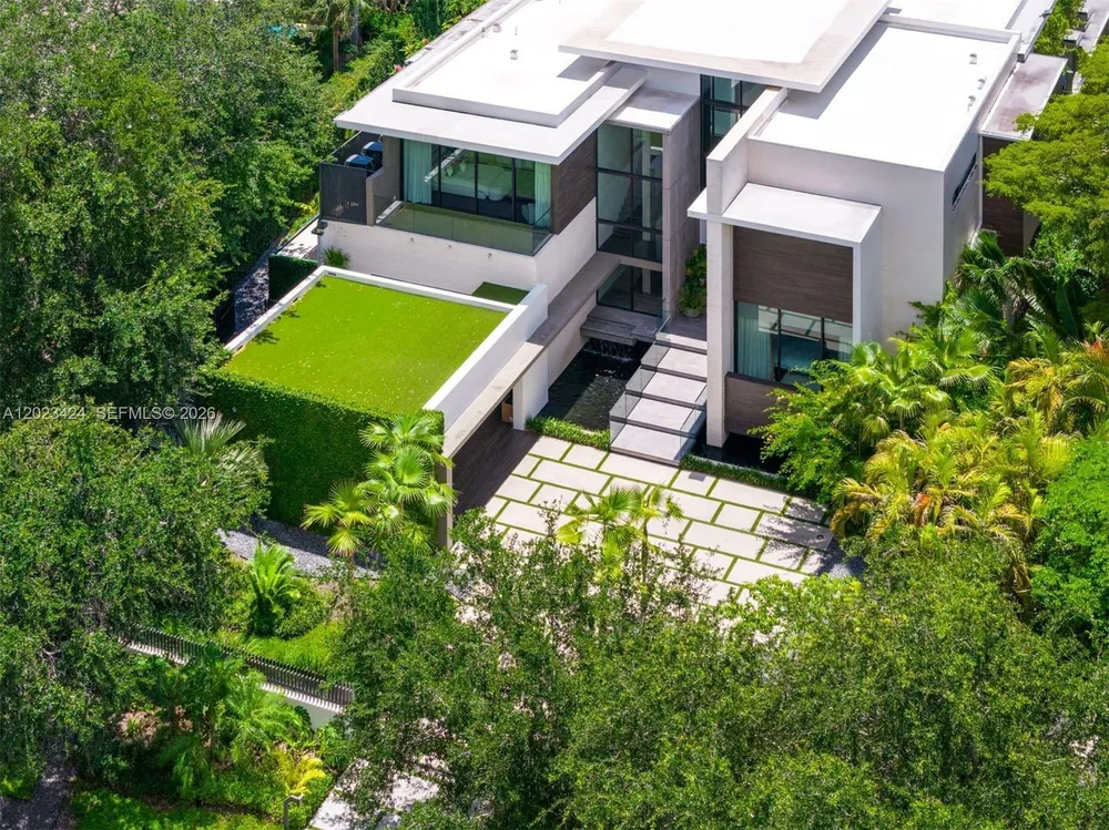 132 Paloma Dr, Coral Gables, FL 33143