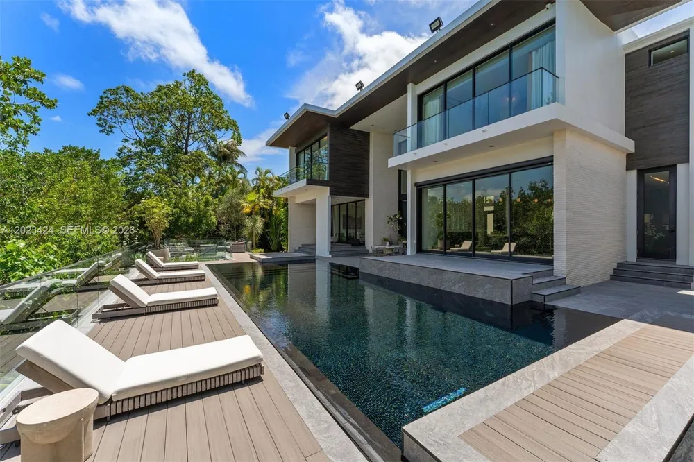 132 Paloma Dr, Coral Gables, FL 33143