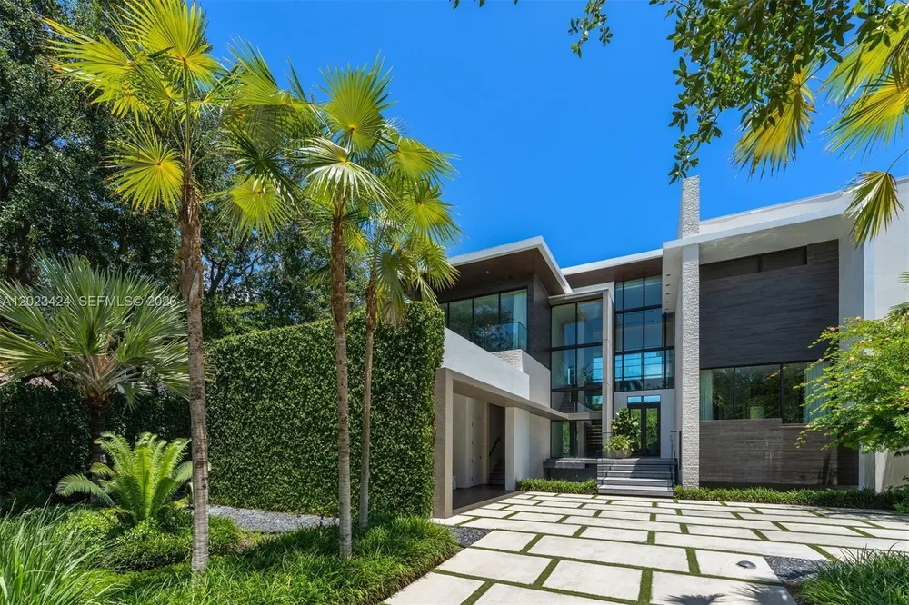 132 Paloma Dr, Coral Gables, FL 33143