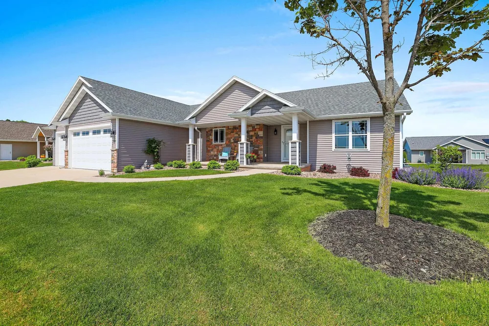 5560 N Providence Ave, Appleton, WI 54913