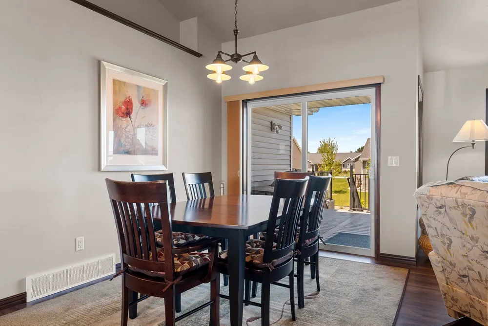 5560 N Providence Ave, Appleton, WI 54913