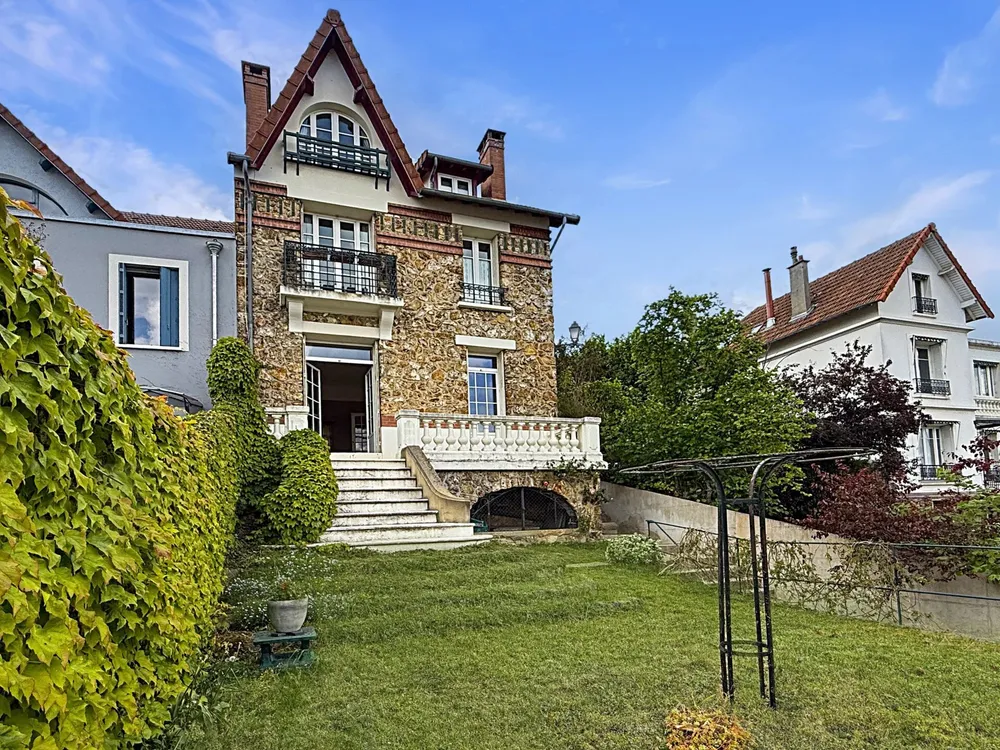 Suresnes, 92150, France