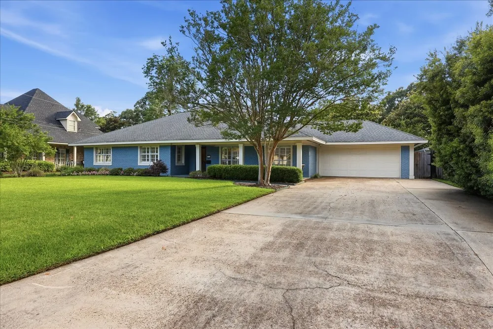 675 Belvedere Dr, Beaumont, TX 77706