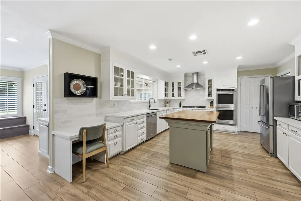 675 Belvedere Dr, Beaumont, TX 77706