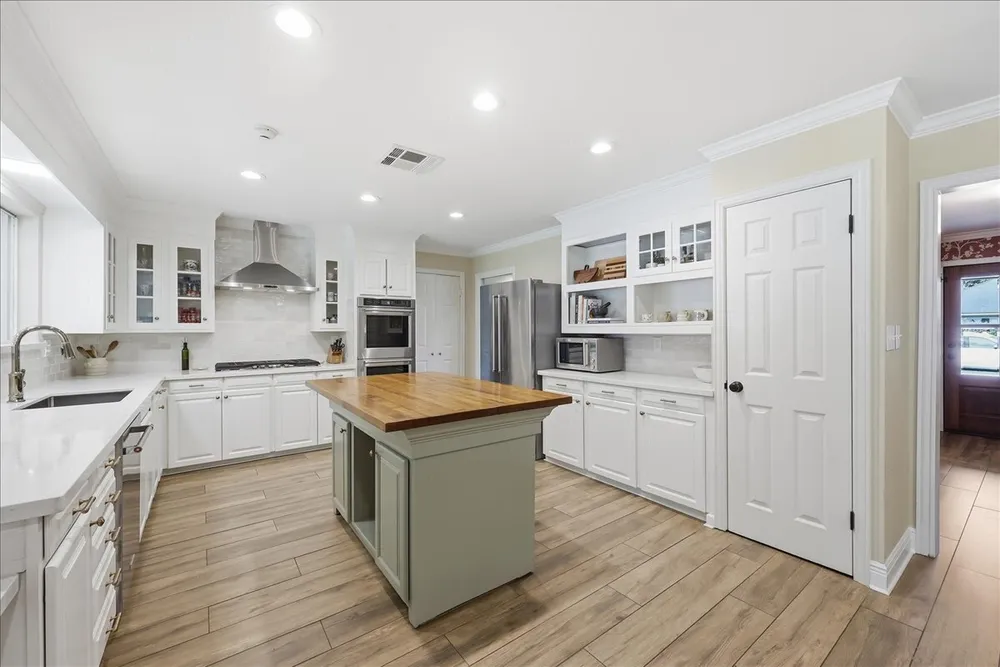 675 Belvedere Dr, Beaumont, TX 77706