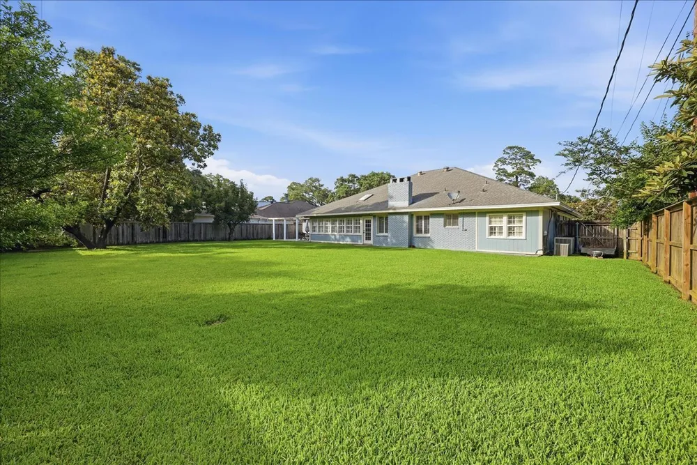 675 Belvedere Dr, Beaumont, TX 77706
