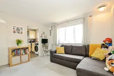 Pioneer Way, Watford