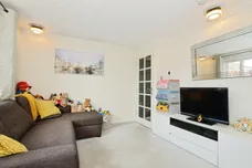 Pioneer Way, Watford