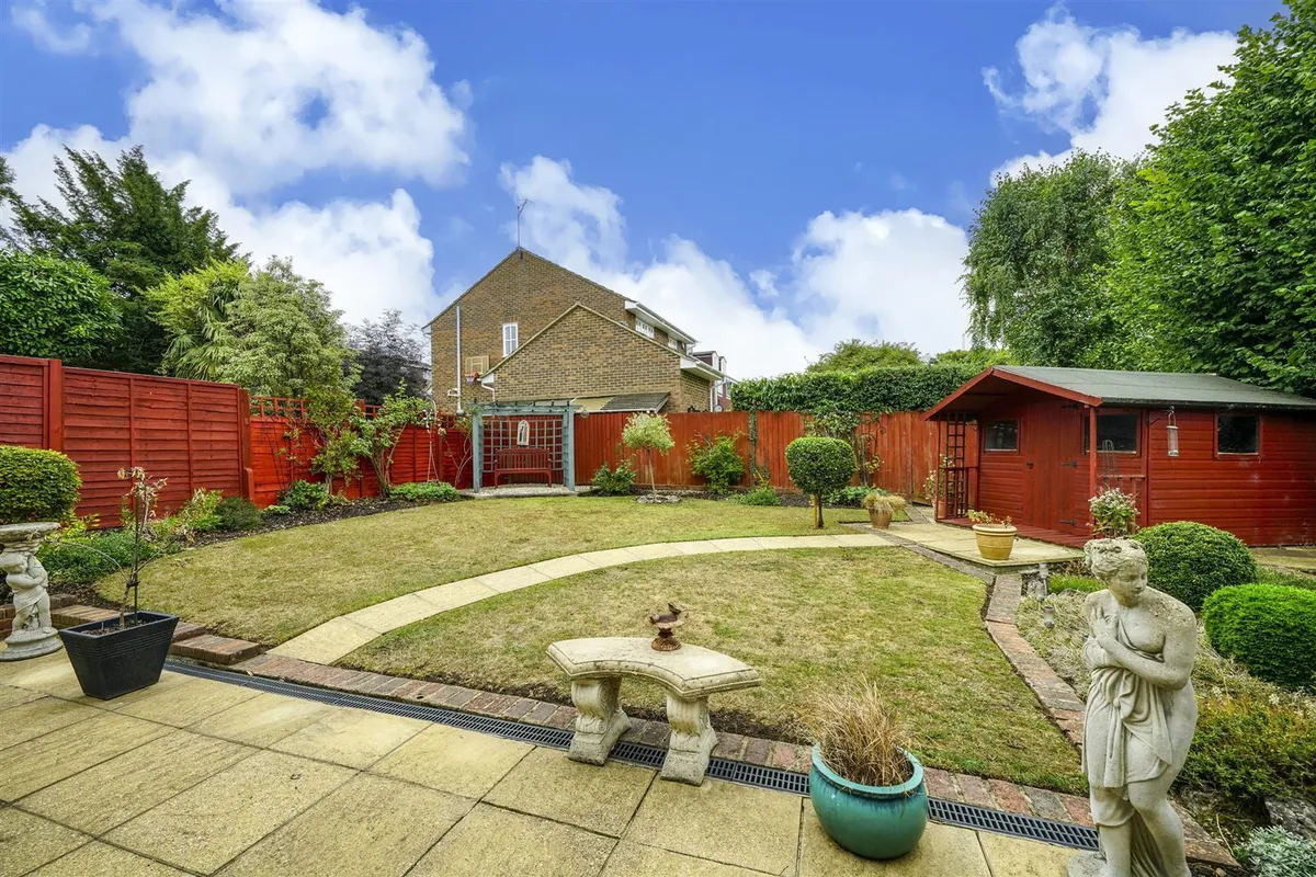Hillfield Road, Hemel Hempstead, Hertfordshire, HP2 4AB