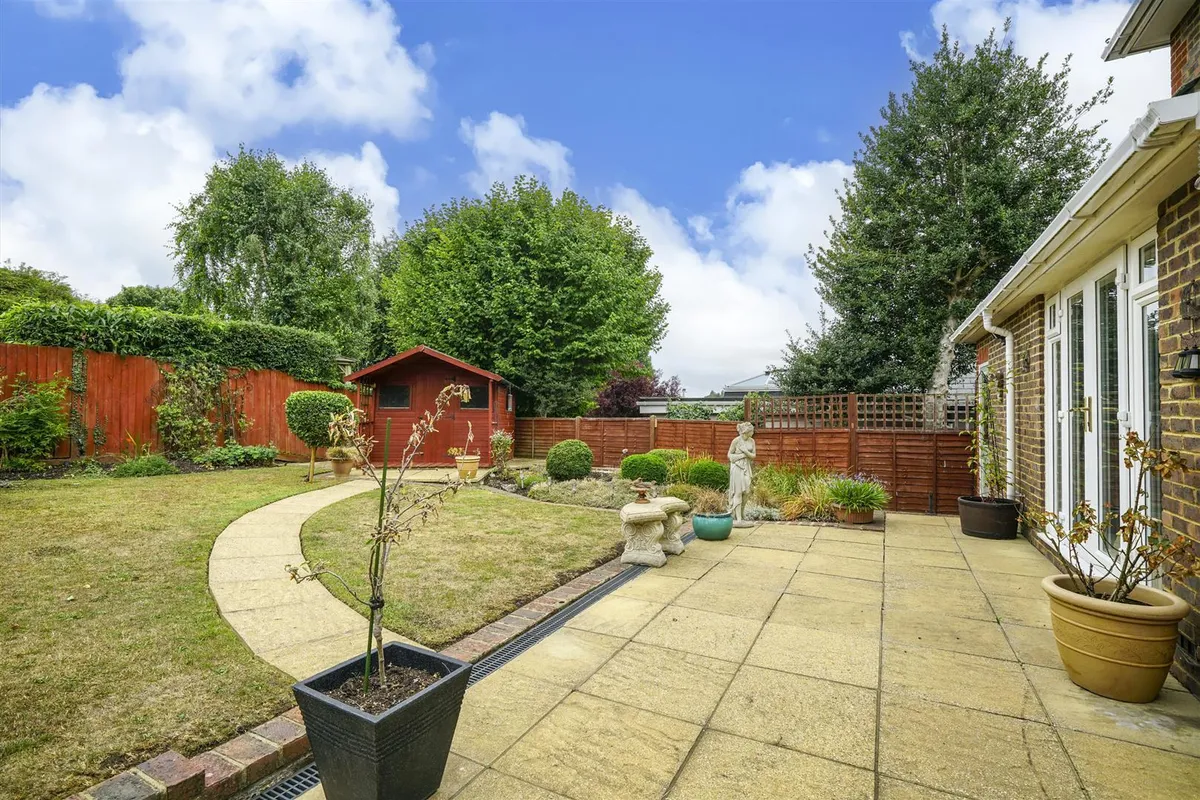 Hillfield Road, Hemel Hempstead, Hertfordshire, HP2 4AB