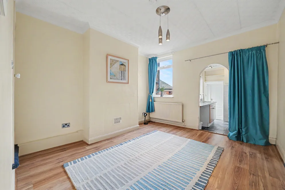 Property carousel item 4