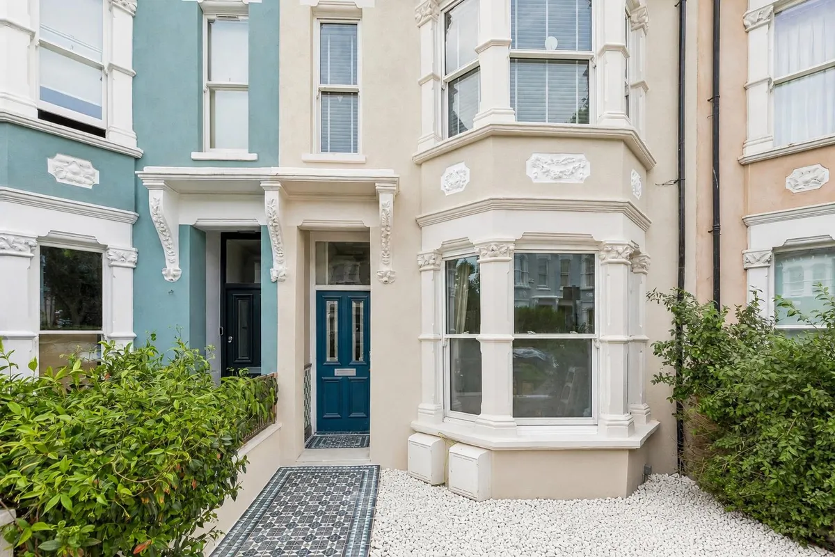 Lynton Road, London 6BL