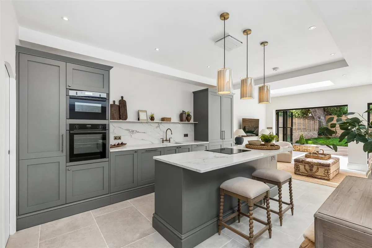 Lynton Road, London 6BL