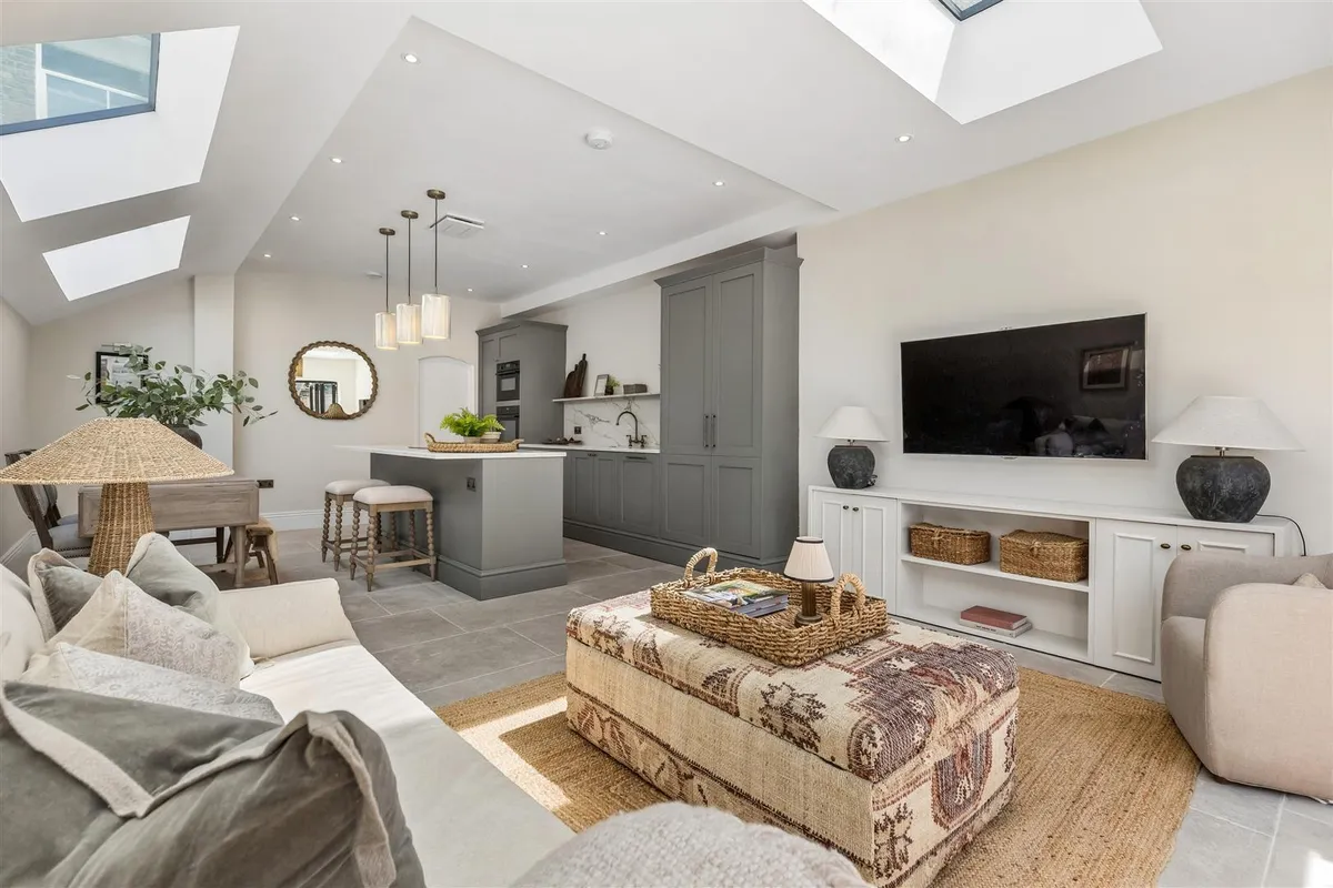 Lynton Road, London 6BL