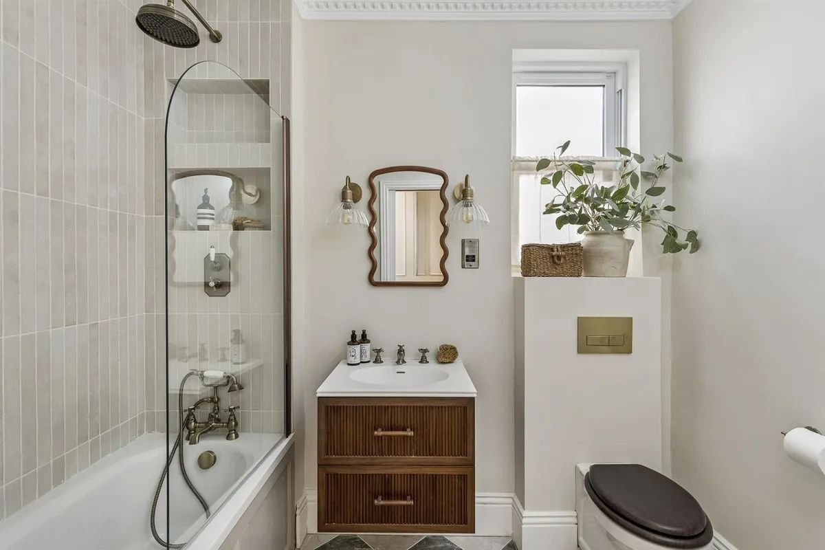 Lynton Road, London 6BL