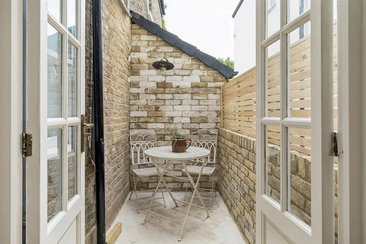 Lynton Road, London 6BL