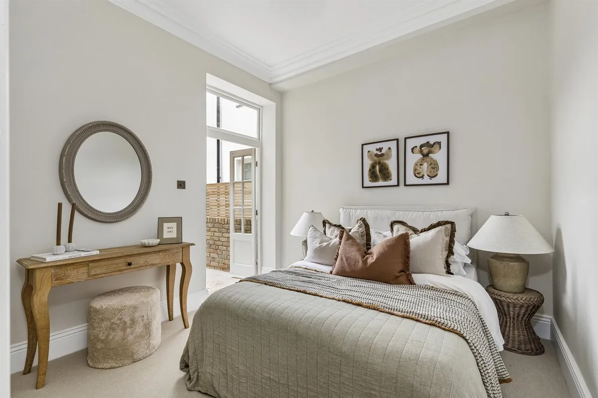 Lynton Road, London 6BL