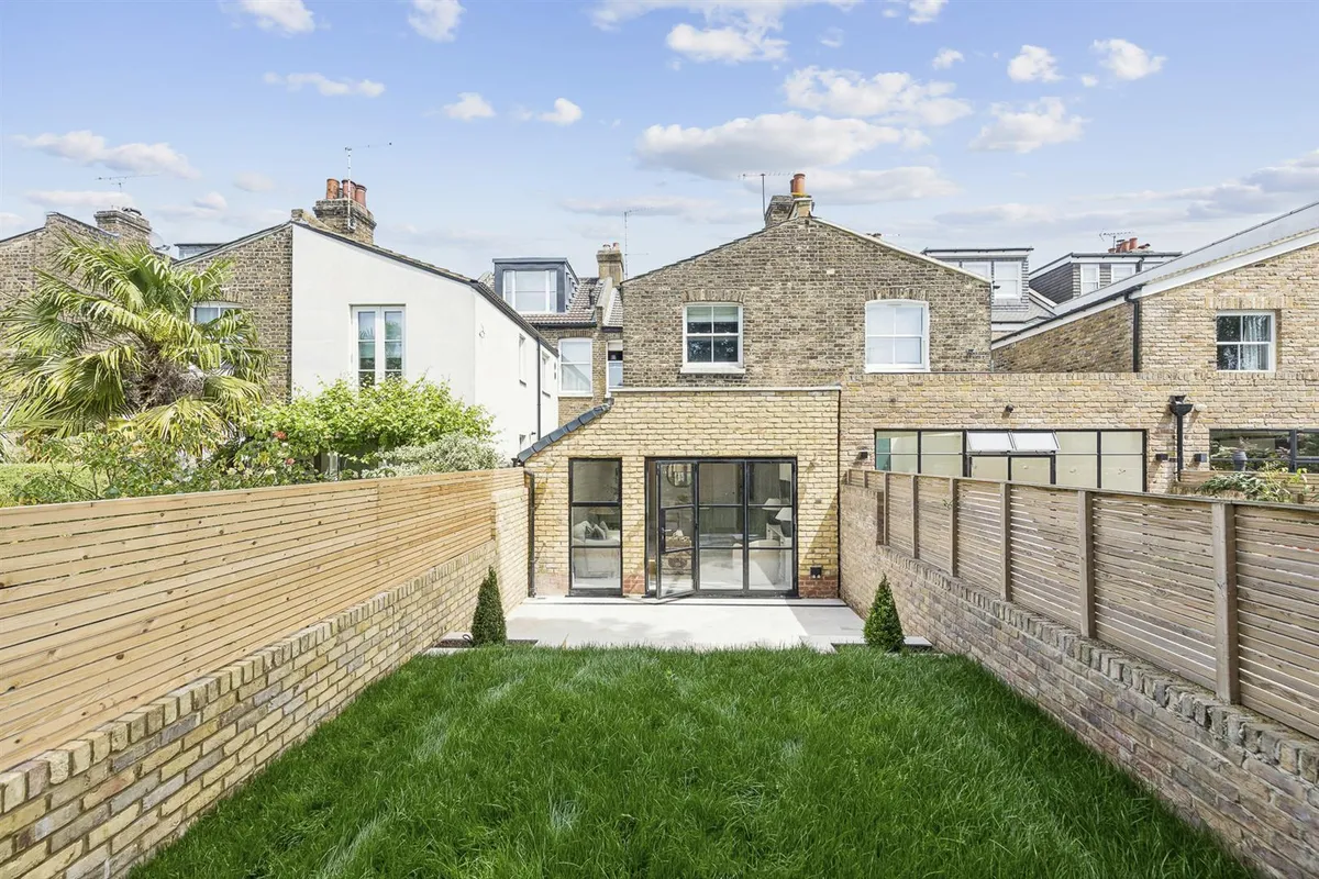 Lynton Road, London 6BL