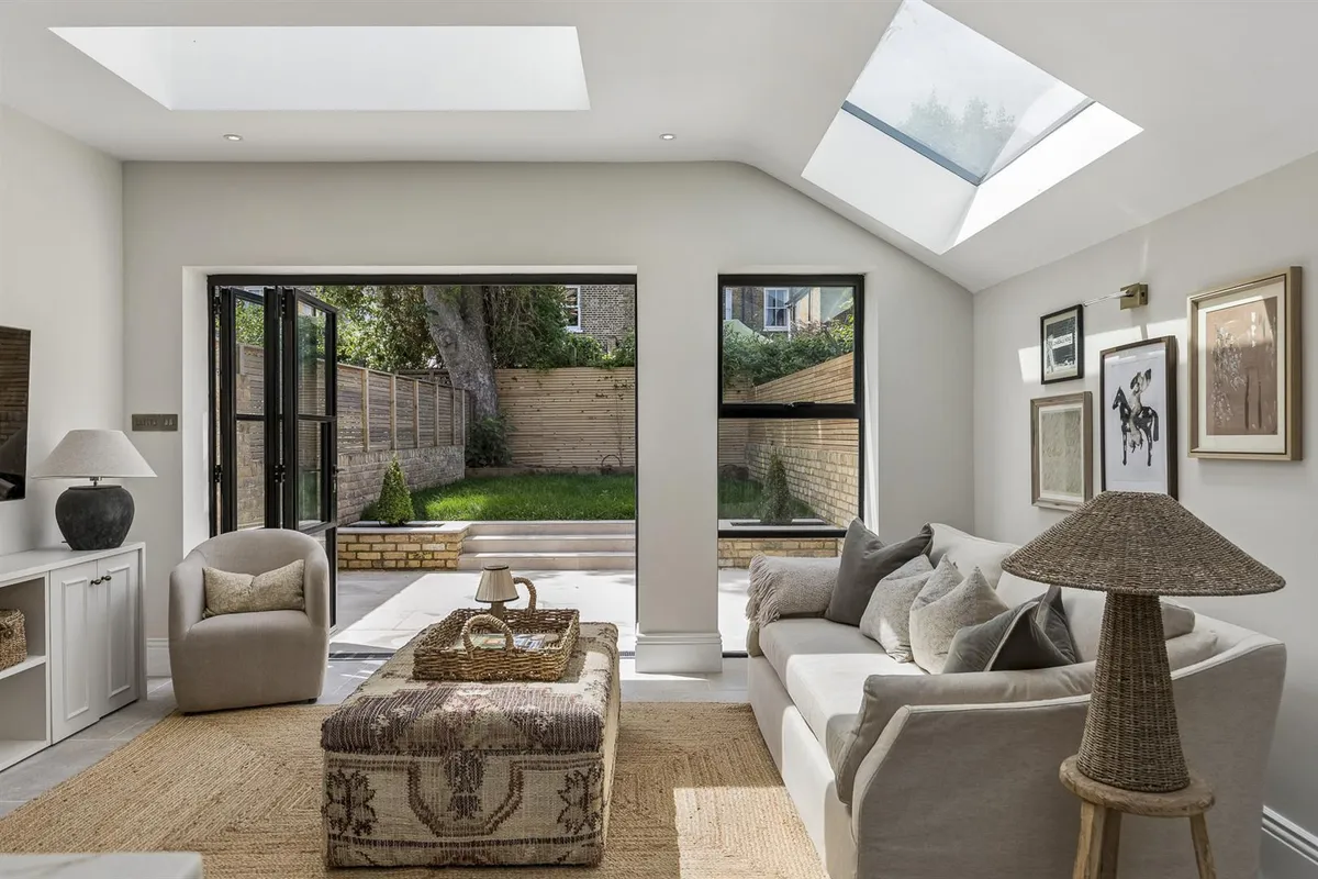 Lynton Road, London 6BL