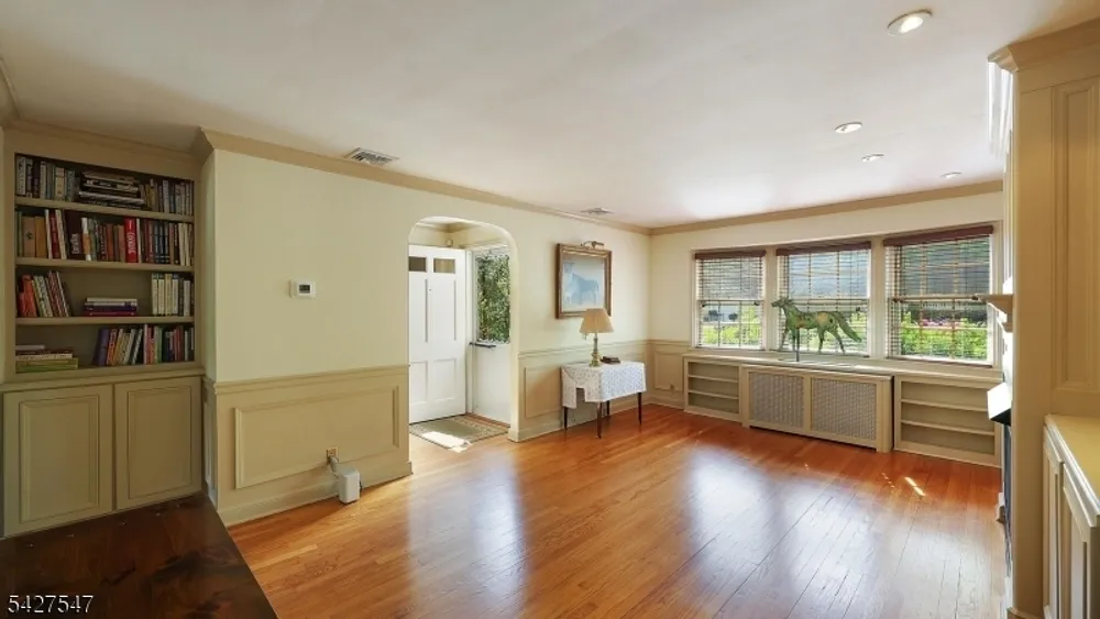 1 Roselle Ave, Cranford, NJ 07016
