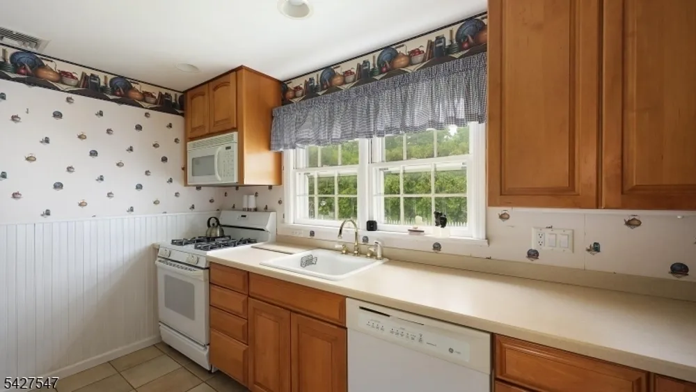1 Roselle Ave, Cranford, NJ 07016