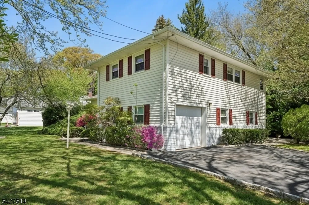 66 Warwick Circle, Springfield, NJ 07081