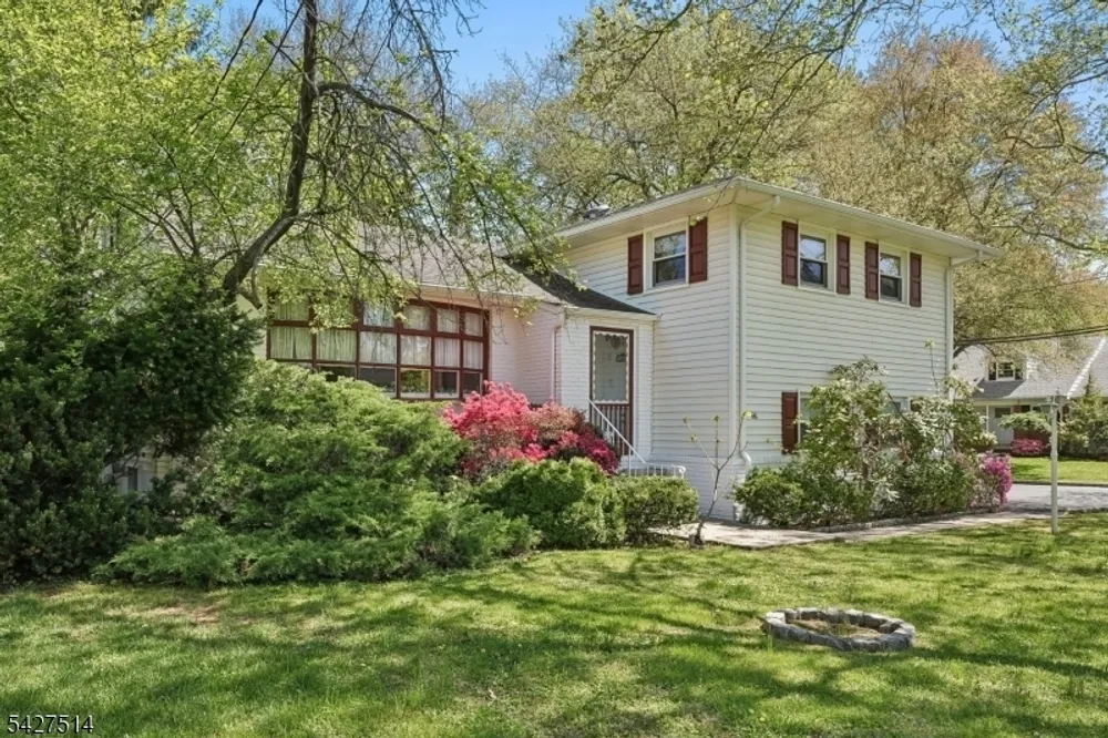 66 Warwick Circle, Springfield, NJ 07081