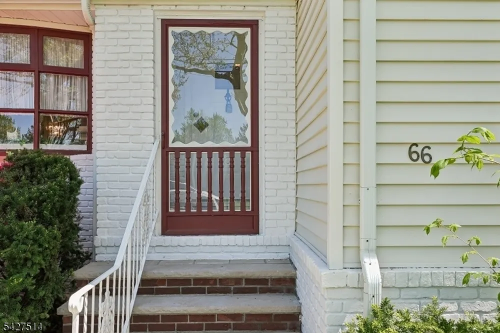 66 Warwick Circle, Springfield, NJ 07081