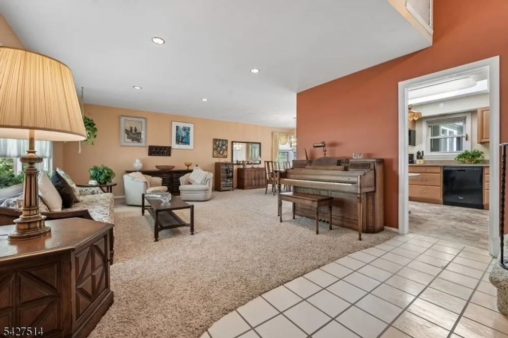 66 Warwick Circle, Springfield, NJ 07081