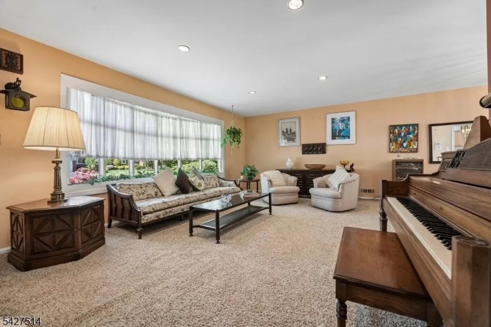 66 Warwick Circle, Springfield, NJ 07081
