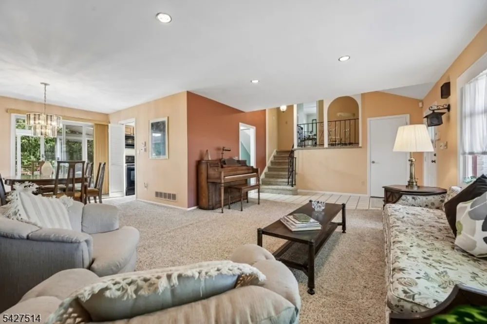 66 Warwick Circle, Springfield, NJ 07081