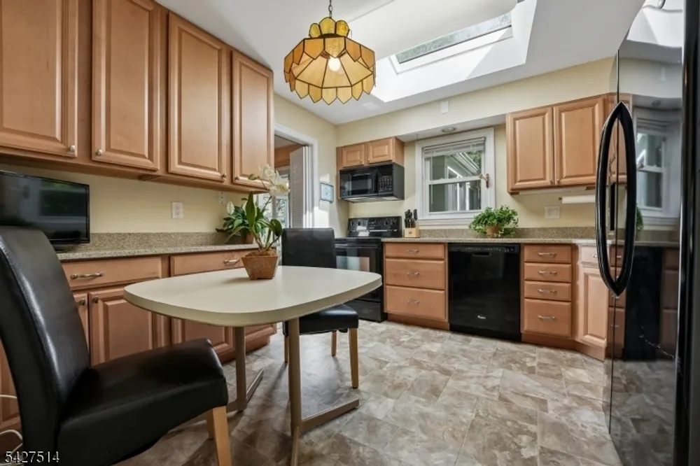 66 Warwick Circle, Springfield, NJ 07081