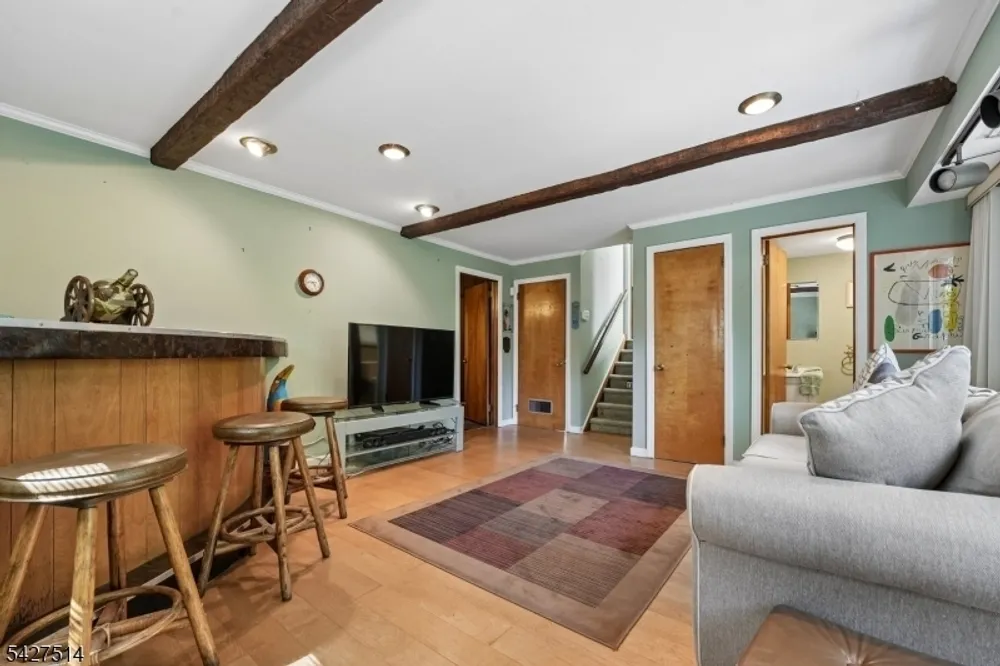 66 Warwick Circle, Springfield, NJ 07081