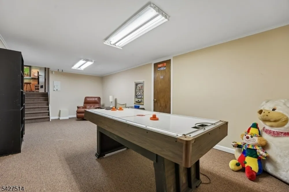 66 Warwick Circle, Springfield, NJ 07081