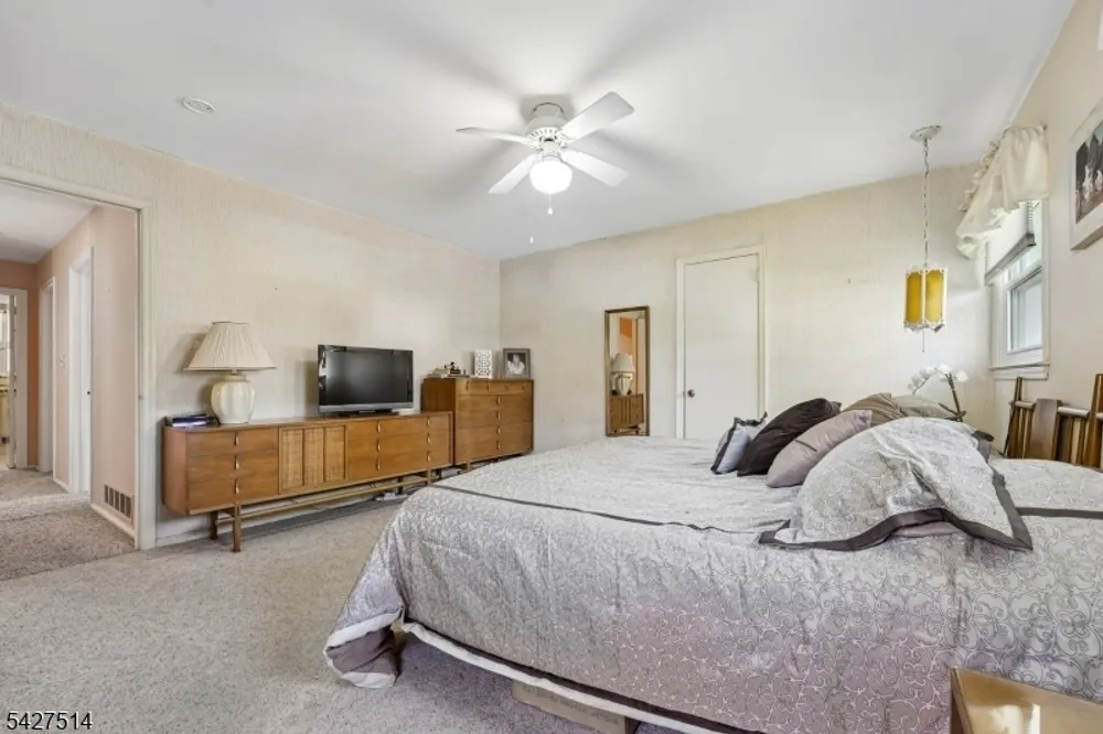 66 Warwick Circle, Springfield, NJ 07081