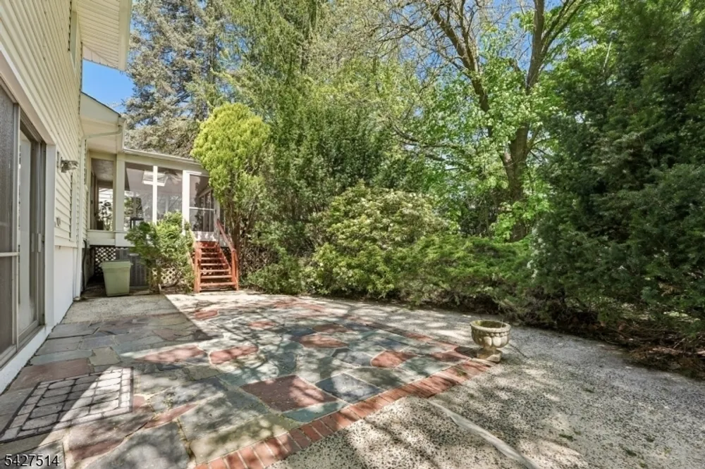 66 Warwick Circle, Springfield, NJ 07081