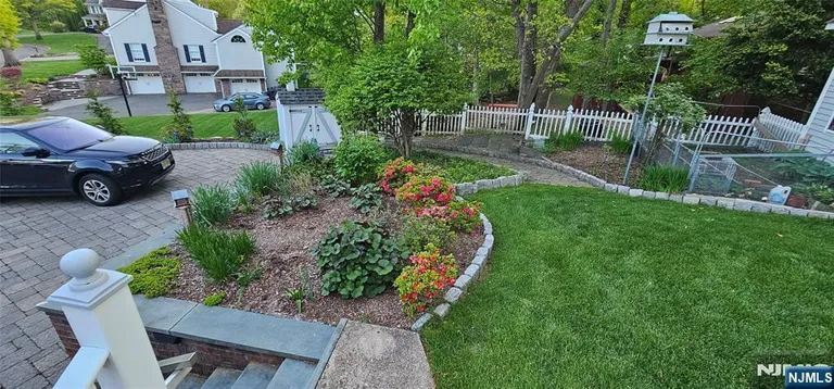 309 Paul Ct, Wyckoff, NJ 07481