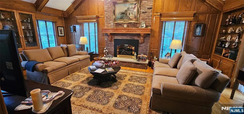 309 Paul Ct, Wyckoff, NJ 07481