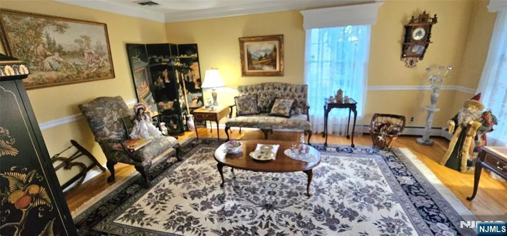 309 Paul Ct, Wyckoff, NJ 07481