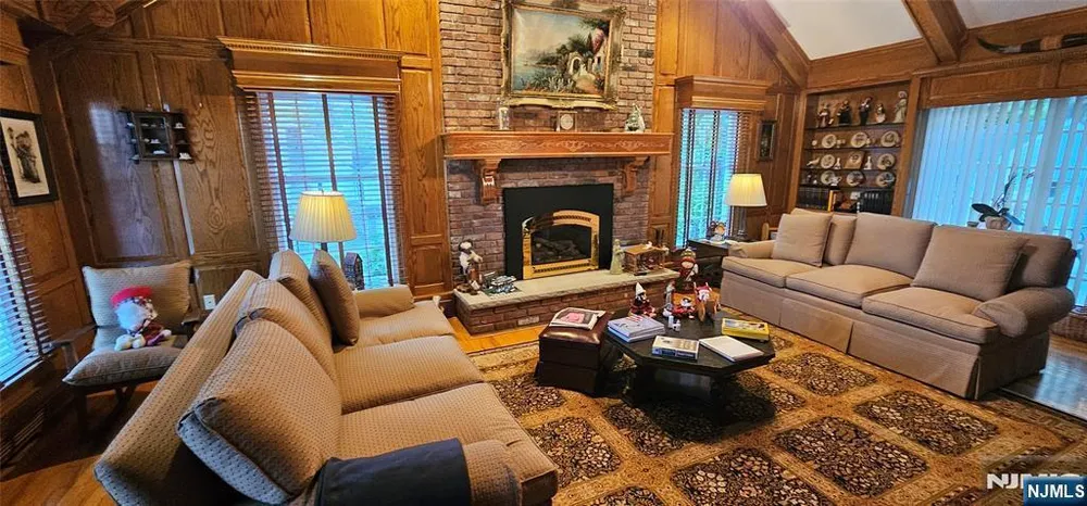309 Paul Ct, Wyckoff, NJ 07481