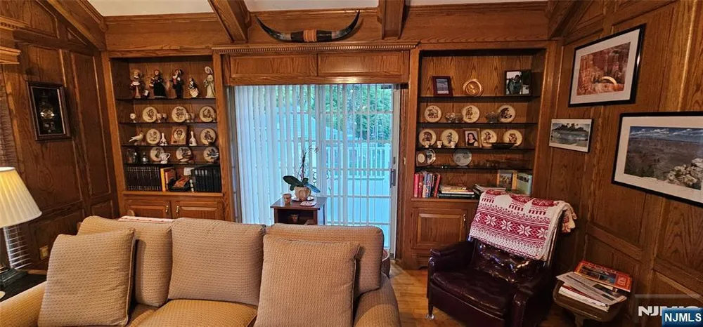 309 Paul Ct, Wyckoff, NJ 07481