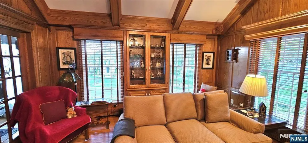 309 Paul Ct, Wyckoff, NJ 07481