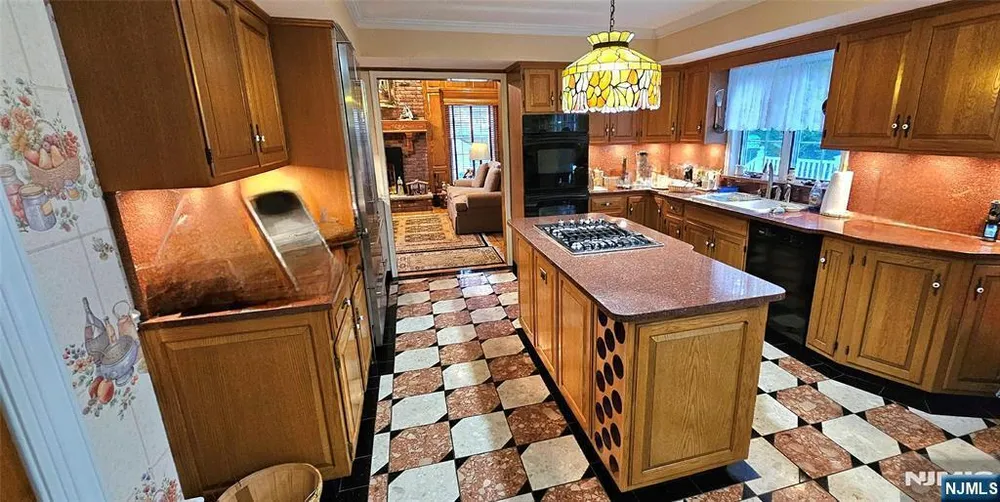 309 Paul Ct, Wyckoff, NJ 07481